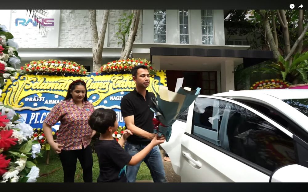 Dikenal super dermawan, ini 5 momen Raffi Ahmad hadiahi mobil ke rekannya, ada yang capai miliaran