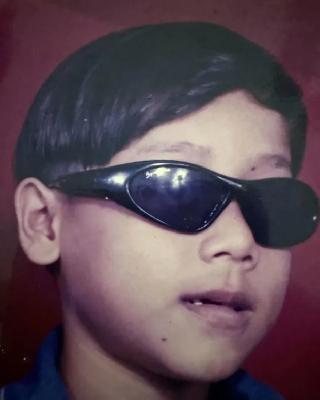 Kecilnya disebut mirip Lesty Kejora, bocah ini gedenya ternyata jadi artis, 9 potret transformasinya