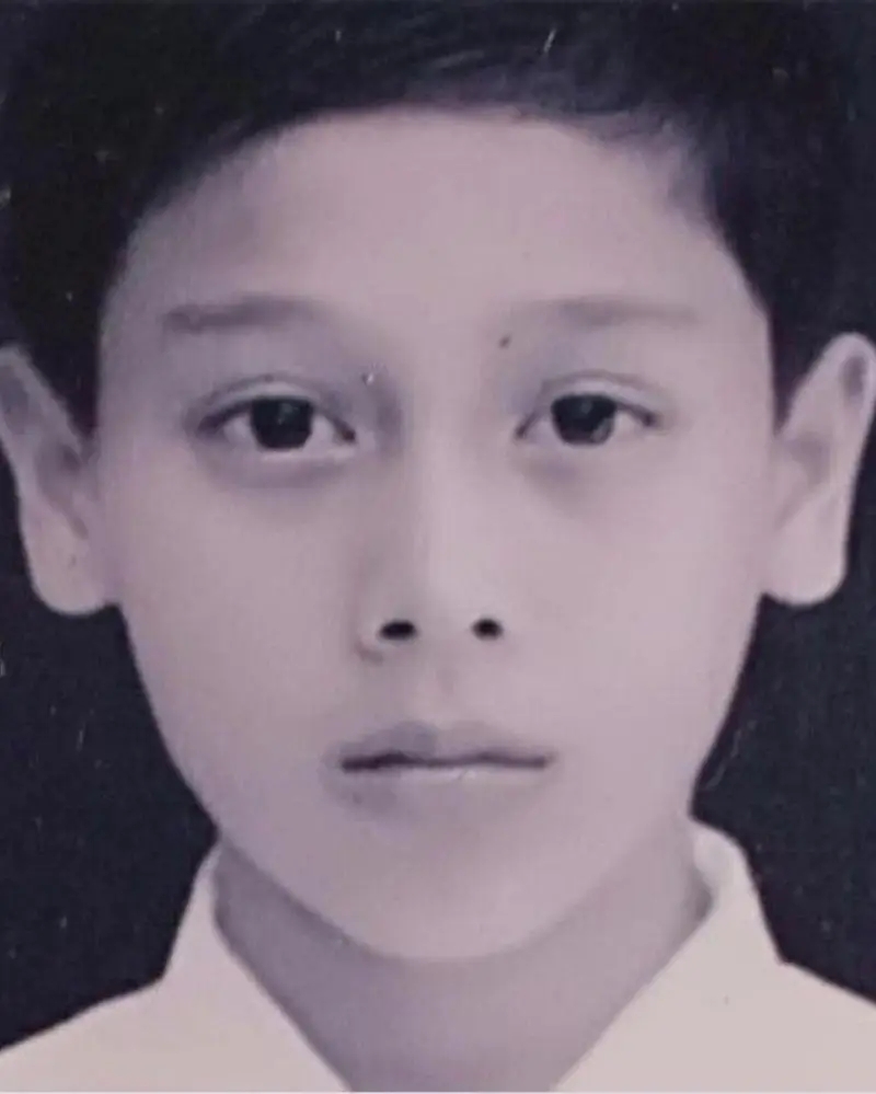 Kecilnya disebut mirip Lesty Kejora, bocah ini gedenya ternyata jadi artis, 9 potret transformasinya