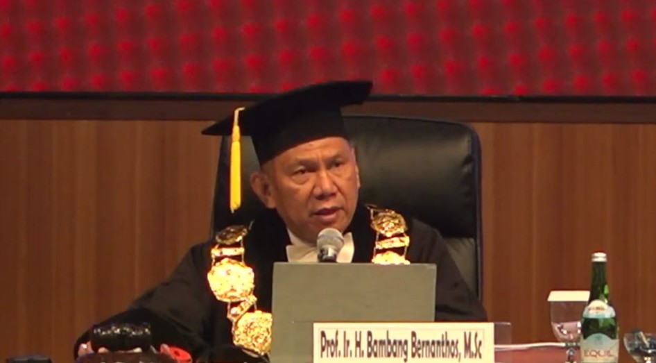 Lulus doktor dengan IPK 3,95, 9 potret Ahmad Sahroni saat jalani sidang disertasi ini tuai sorotan