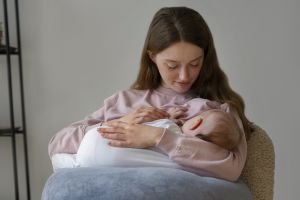 9 Rekomendasi skincare buat ibu menyusui harga di bawah Rp 100 ribu