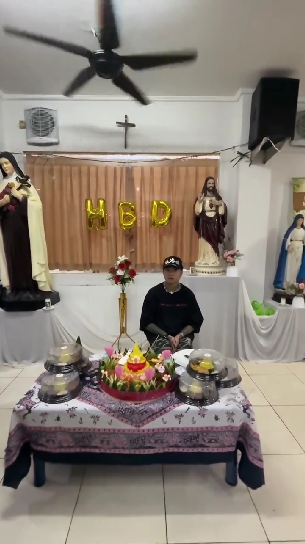 7 Potret Reza Arap dapat kejutan ultah ke-38, rayakan pesta sederhana bareng anak panti asuhan