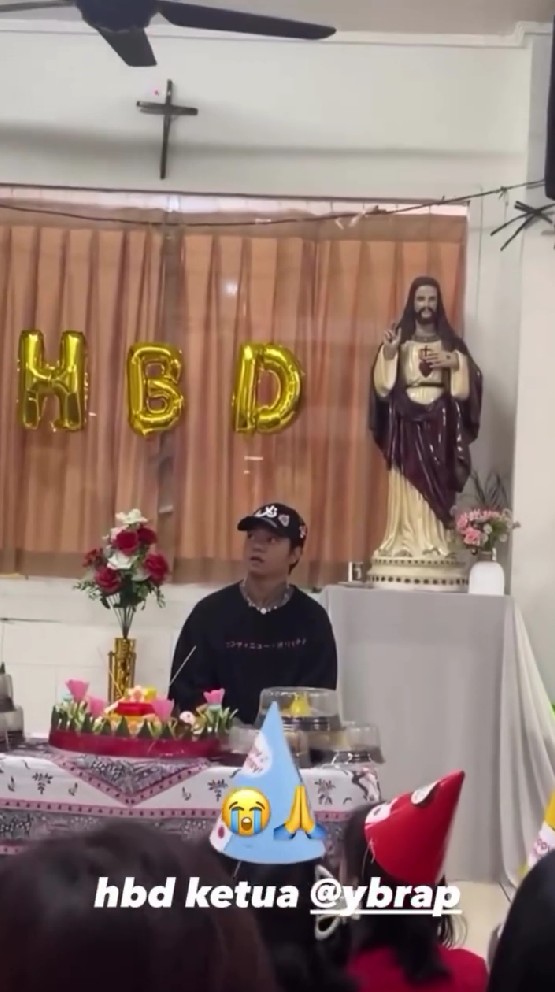 7 Potret Reza Arap dapat kejutan ultah ke-38, rayakan pesta sederhana bareng anak panti asuhan