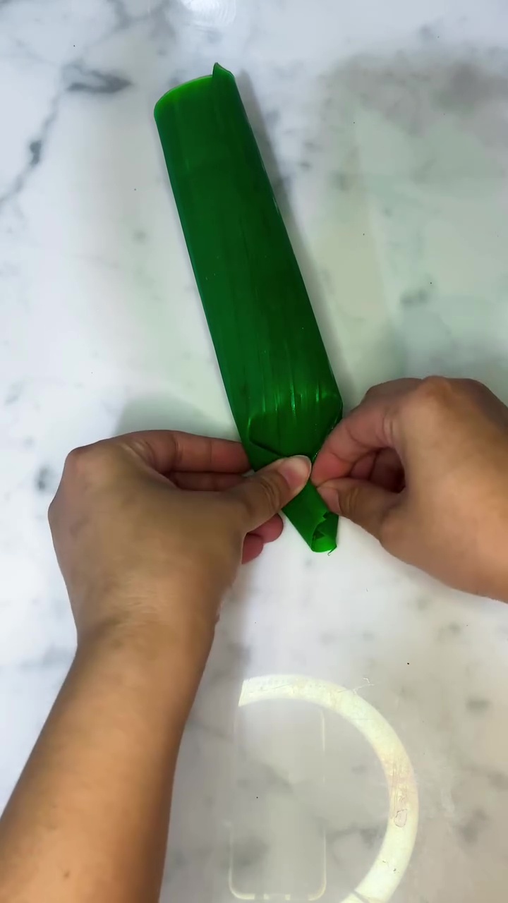 Ingin buat lontong daun pisang tanpa presto? Coba trik ini biar pulen dan hemat gas cuma 30 menit