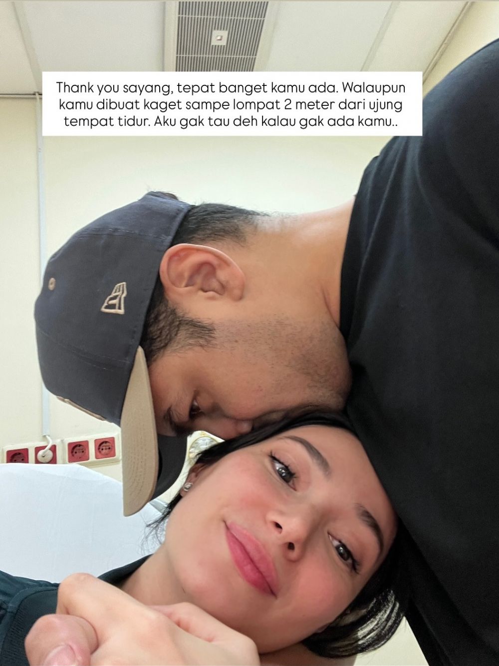 5 Kronologi Asmirandah jatuh di kamar mandi hingga operasi karena kaki robek, Jonas Rivanno panik