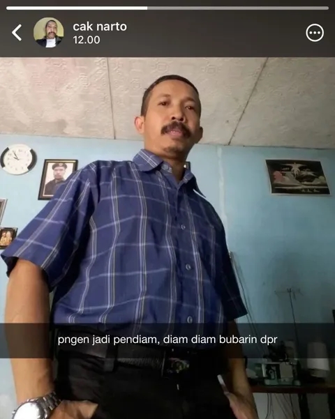 9 Status lucu WhatsApp terbaru ini nggak cuma bikin ngakak tapi juga geleng kepala, makin absrud