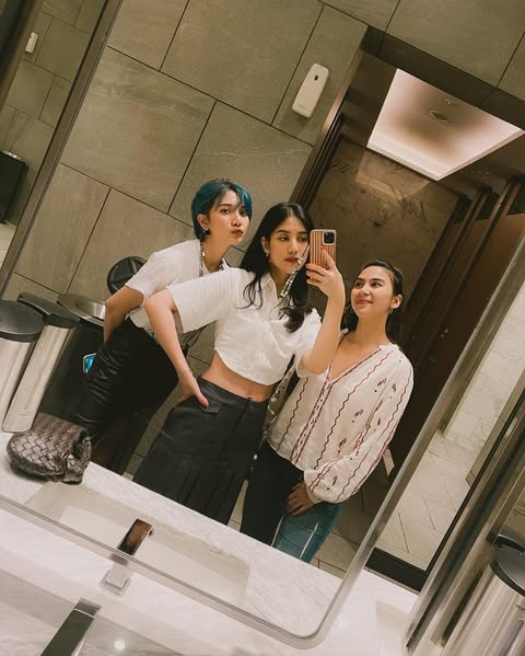 Dikenal dengan sosok introvert, ternyata Sheila Dara punya geng pertemanan, ini 10 potret kompaknya