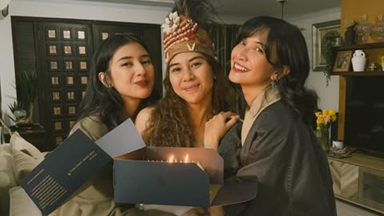 Dikenal dengan sosok introvert, ternyata Sheila Dara punya geng pertemanan, ini 10 potret kompaknya