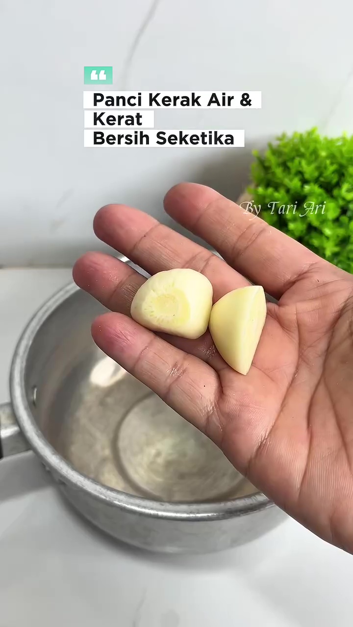 Tak biasa! Wanita ini pakai bawang putih untuk bersihkan kerak air di panci, begini cara pakainya