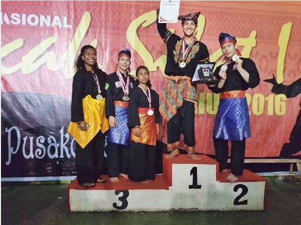 Model berambut ala emo ini jadi aktor top tapi kini dipenjara, 9 potret lawasnya bikin pangling