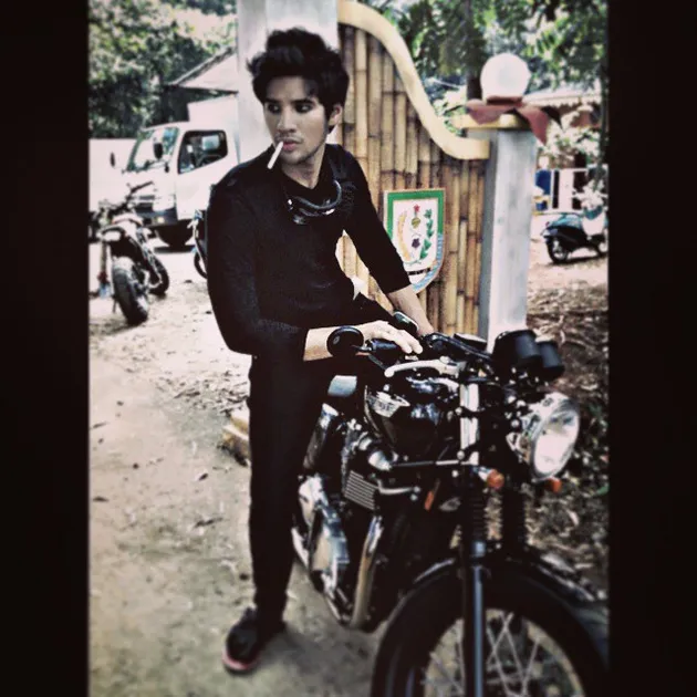 Model berambut ala emo ini jadi aktor top tapi kini dipenjara, 9 potret lawasnya bikin pangling