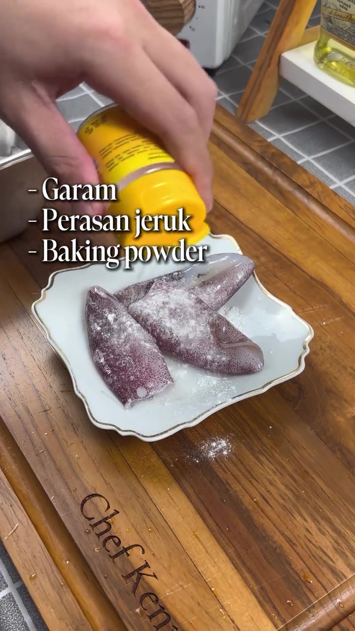 Asal simpan cumi bisa bikin baunya makin amis saat diolah, coba gunakan trik ini biar mudah dimasak