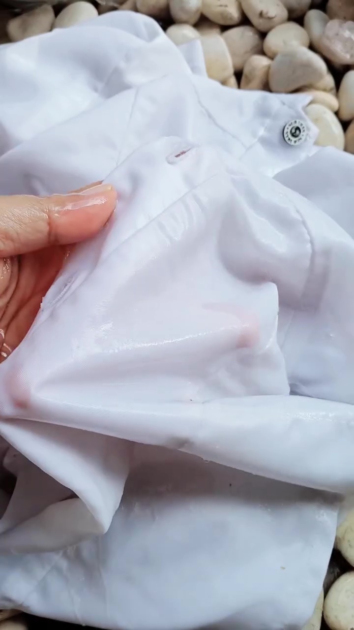 Seragam putih jadi kotor karena noda makanan? Segera cuci dengan 1 bahan dapur ini biar tak berbekas