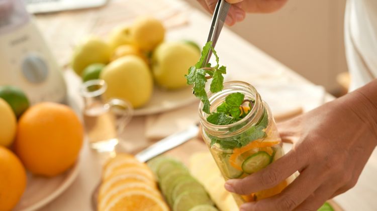 Trik membuat minuman kolagen sederhana, ampuh bikin wajah 10 tahun lebih muda andalkan 1 biji-bijian