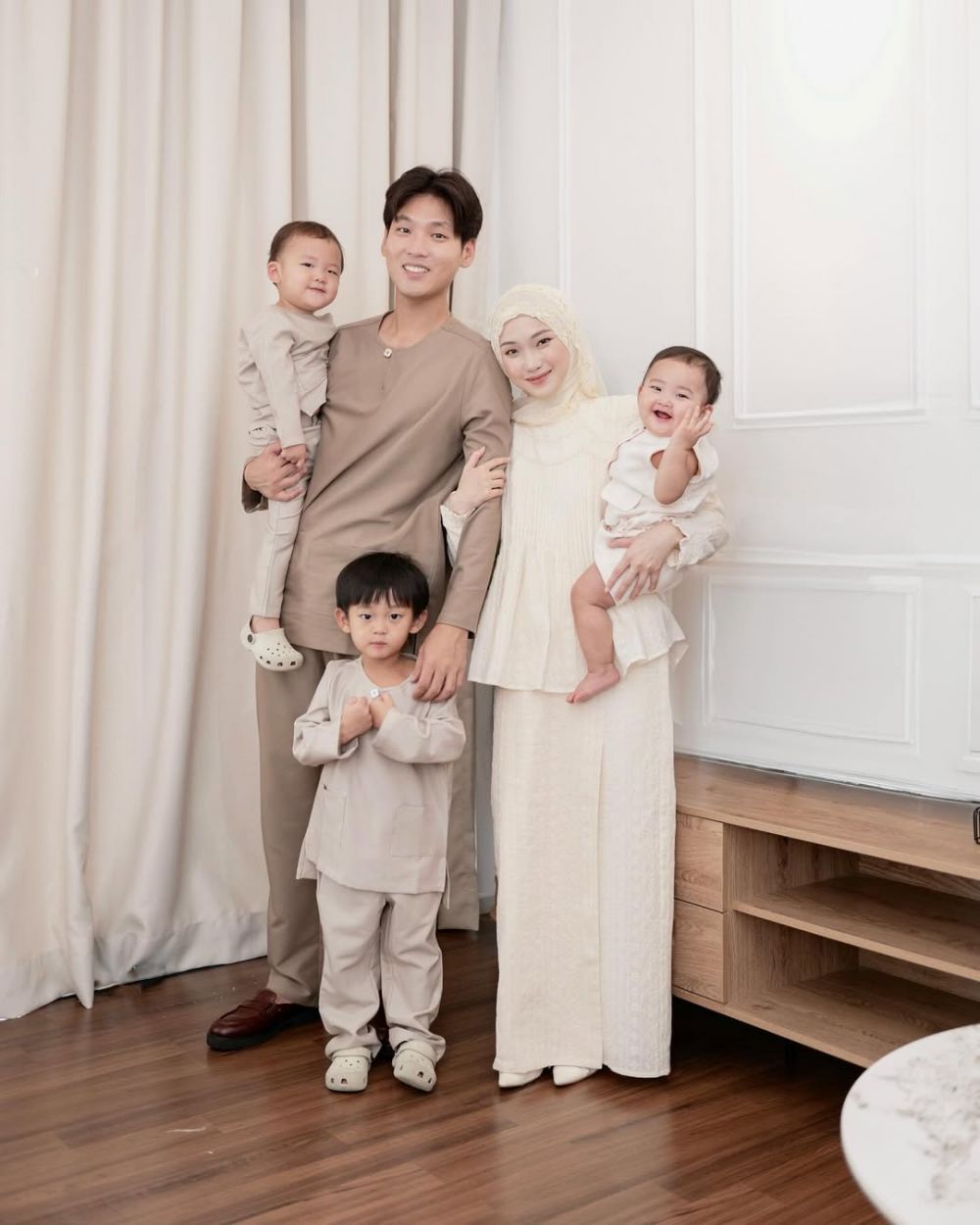 5 Kisah cinta Julia Prastini & Na Daehoon yang mualaf jelang nikah, kini diterpa rumor perselingkuhan