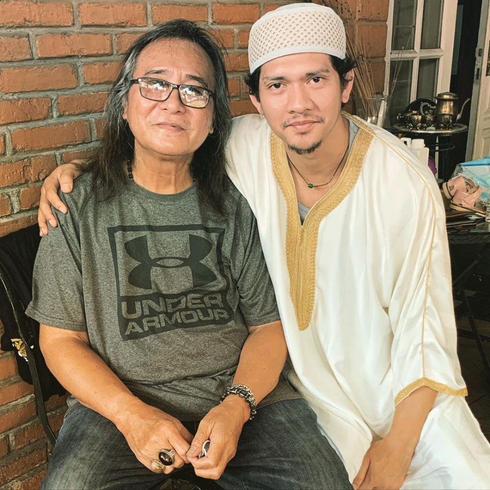 Beda budaya nggak masalah, 9 aktor ini tunjukkan hubungan akrab sama ayah mertua yang bikin salut