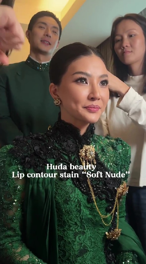 Sarwendah & Giorgio Antonio hadiri royal dinner di Solo berbusana adat, 9 potretnya bak bangsawan Jawa