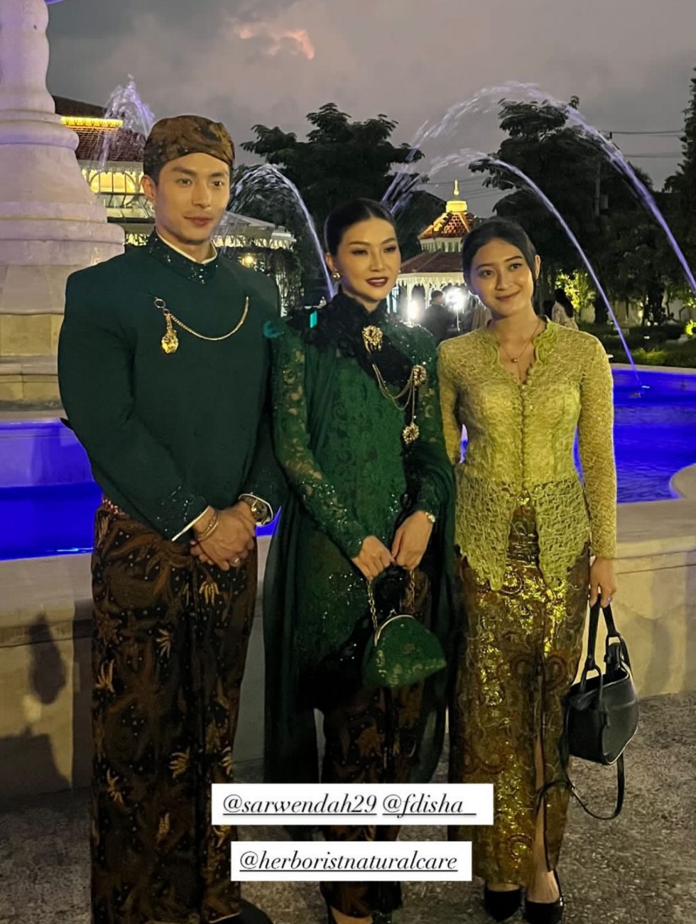 Sarwendah & Giorgio Antonio hadiri royal dinner di Solo berbusana adat, 9 potretnya bak bangsawan Jawa