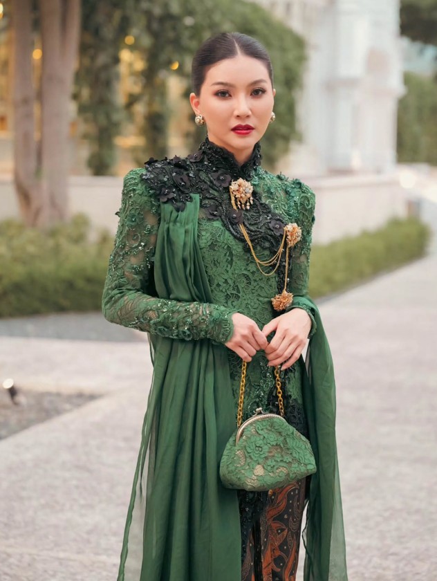 Sarwendah & Giorgio Antonio hadiri royal dinner di Solo berbusana adat, 9 potretnya bak bangsawan Jawa