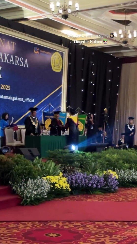 9 Potret Kerenina Sunny adik Steve Emmanuel wisuda S2 usai sepekan nikah, 6 tahun rampungkan S1 dan S2