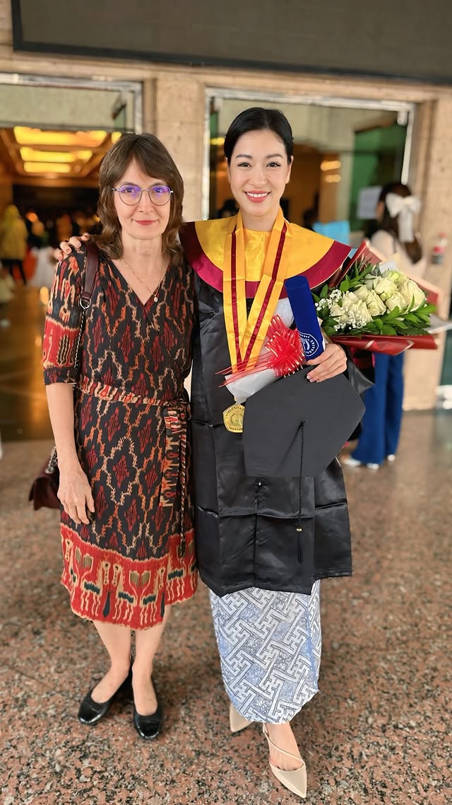 9 Potret Kerenina Sunny adik Steve Emmanuel wisuda S2 usai sepekan nikah, 6 tahun rampungkan S1 dan S2