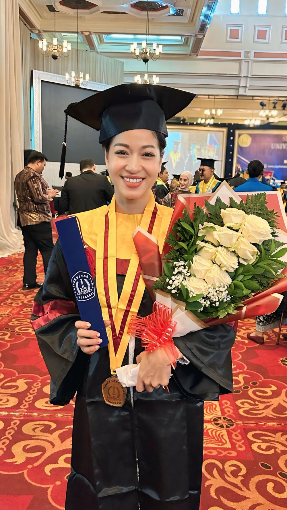 9 Potret Kerenina Sunny adik Steve Emmanuel wisuda S2 usai sepekan nikah, 6 tahun rampungkan S1 dan S2