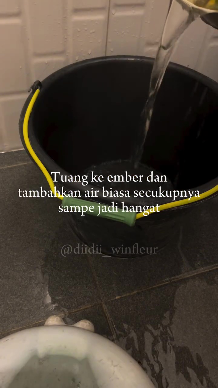 Kesat tanpa sabun, ini cara hemat bersihkan lantai licin berminyak pakai rebusan 1 ampas dapur