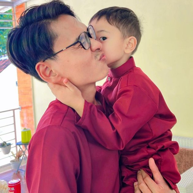 Disayang bak anak sendiri, begini 9 potret kedekatan Beni Mulyana kakak Lesty Kejora dan putra sambung