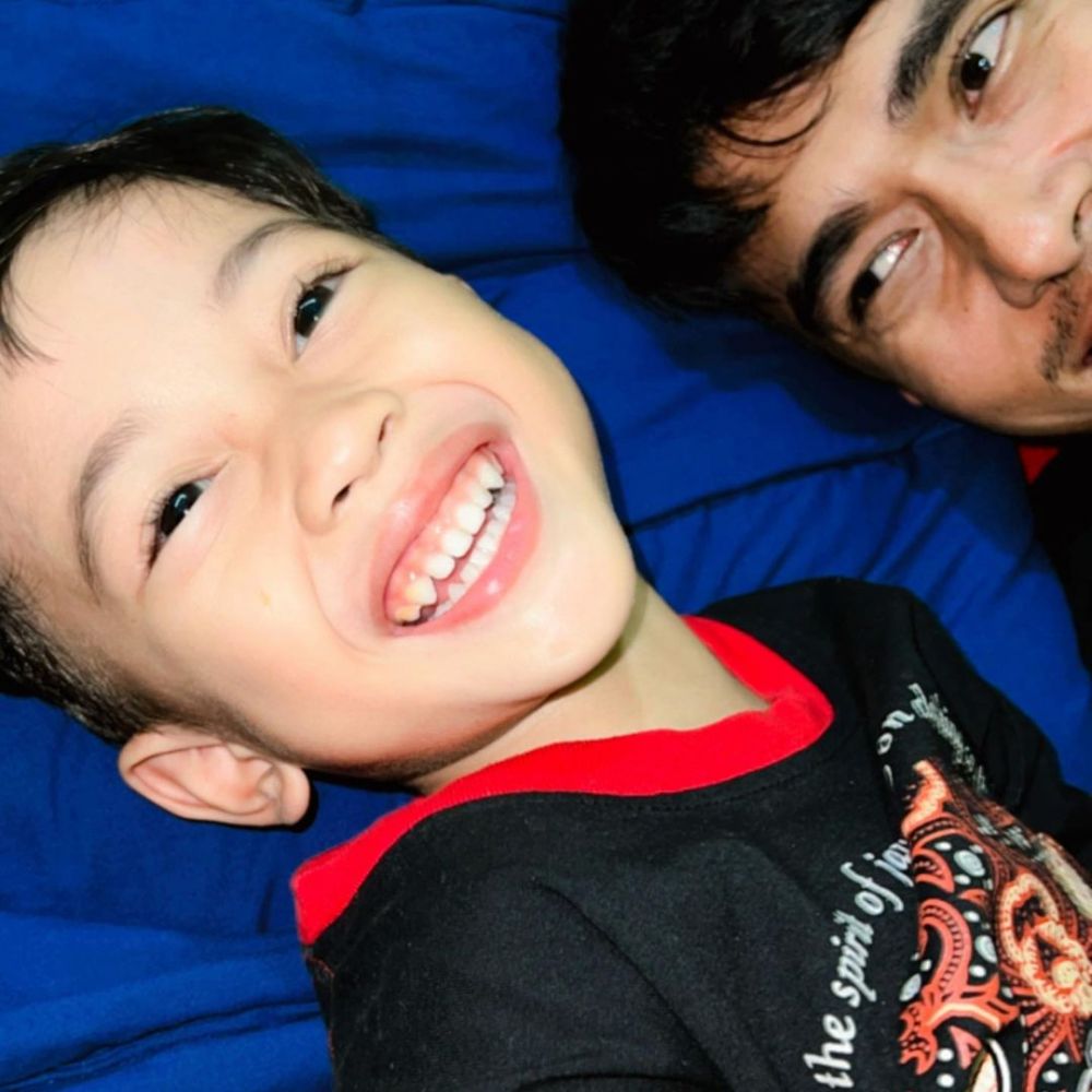 Disayang bak anak sendiri, begini 9 potret kedekatan Beni Mulyana kakak Lesty Kejora dan putra sambung