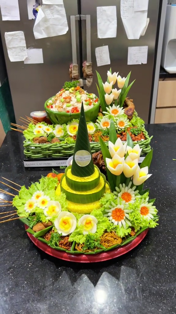 Proses di balik pembuatan kue dan tumpeng ulang tahun Prabowo ke-74, 9 potret detailnya ini ciamik