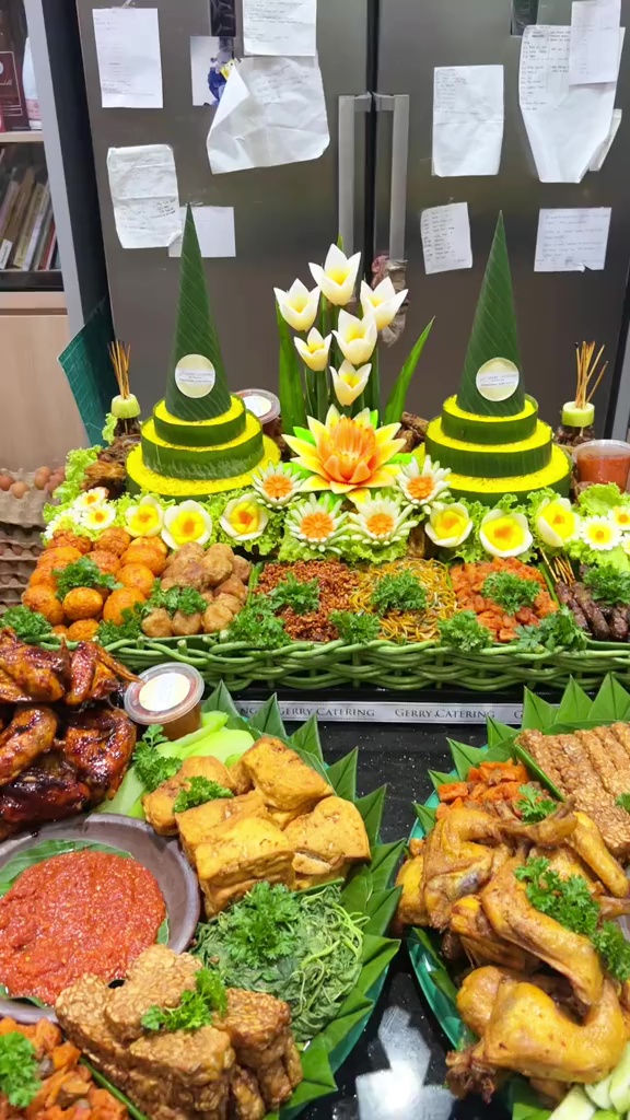 Proses di balik pembuatan kue dan tumpeng ulang tahun Prabowo ke-74, 9 potret detailnya ini ciamik