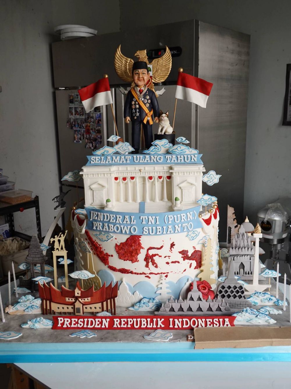 Proses di balik pembuatan kue dan tumpeng ulang tahun Prabowo ke-74, 9 potret detailnya ini ciamik