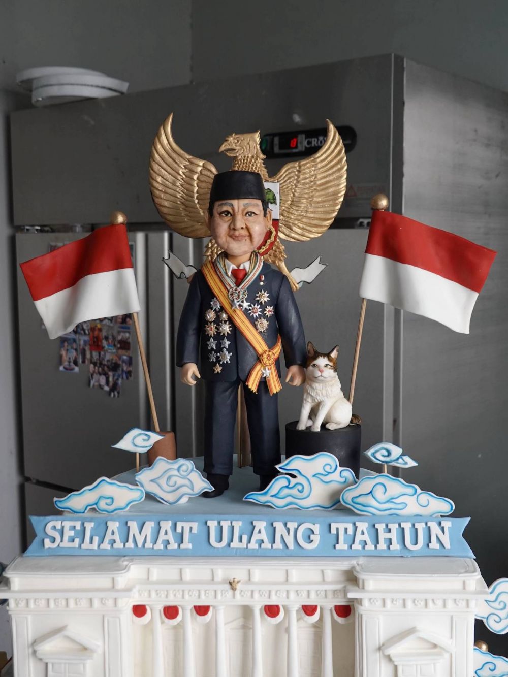 Proses di balik pembuatan kue dan tumpeng ulang tahun Prabowo ke-74, 9 potret detailnya ini ciamik