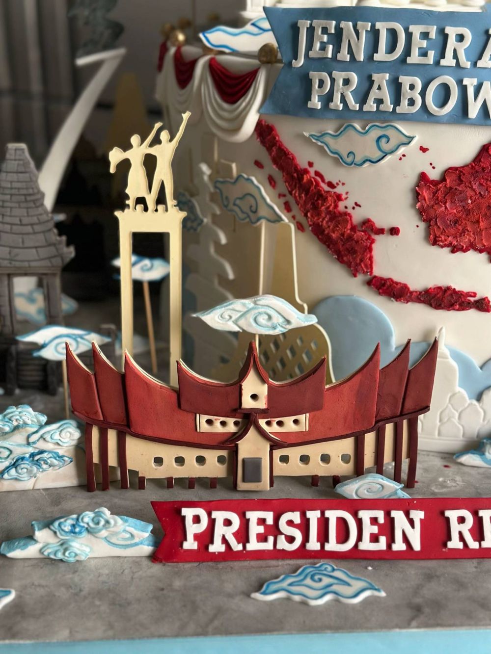 Proses di balik pembuatan kue dan tumpeng ulang tahun Prabowo ke-74, 9 potret detailnya ini ciamik