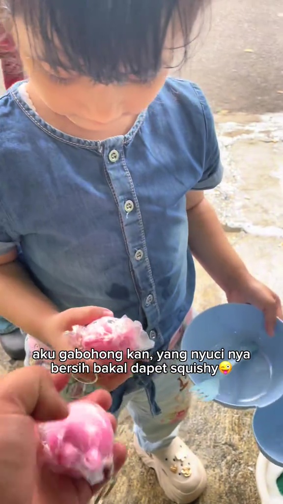 Tak biasa! Pria ini buka warteg khusus bayi, suguhkan makanan sehat hingga hadiahi mainan 