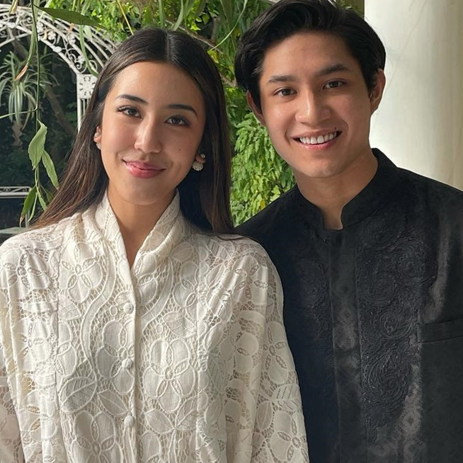 Akhirnya terungkap, ini 7 potret momen Teuku Rassya melamar Cleantha Islan di Jepang, romantis pol
