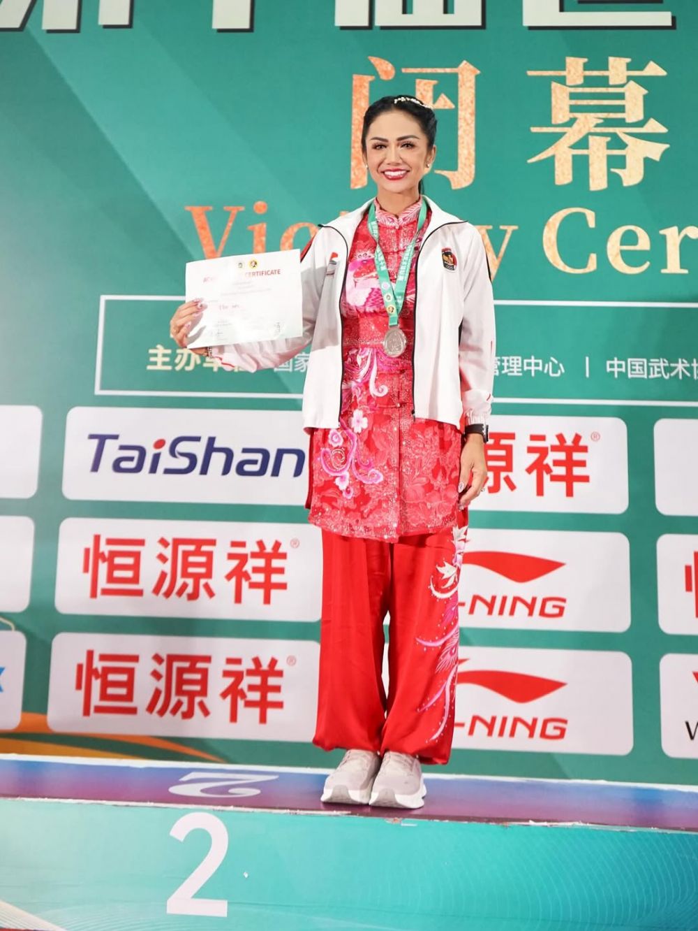 Buktikan usia bukan penghalang, 9 potret Krisdayanti raih medali perak di kejuaran dunia wushu 2025