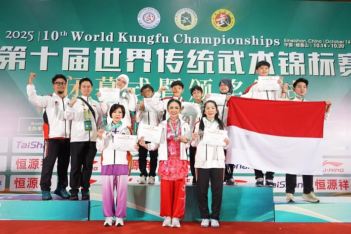 Buktikan usia bukan penghalang, 9 potret Krisdayanti raih medali perak di kejuaran dunia wushu 2025