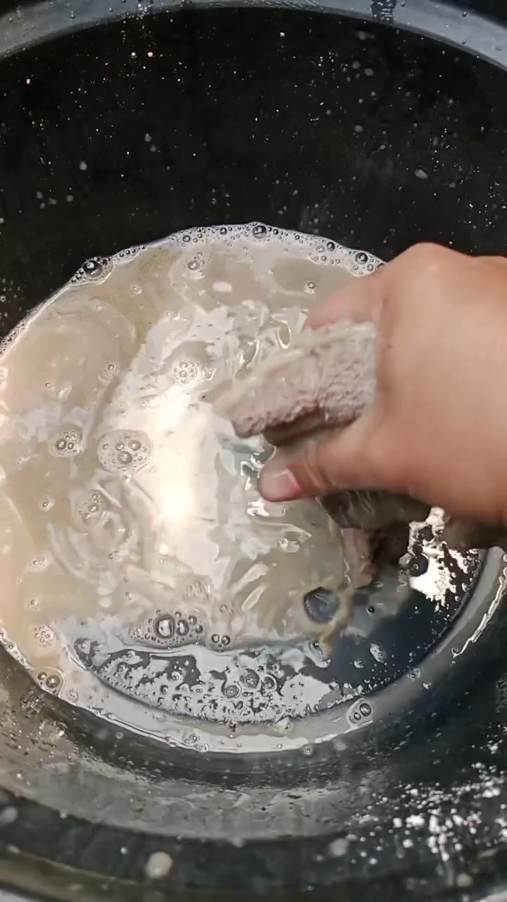 Hempaskan noda lemak dan kotoran di lap dapur bermodal baking soda, begini cara efektif menggunakannya