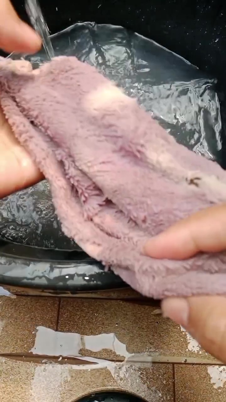 Hempaskan noda lemak dan kotoran di lap dapur bermodal baking soda, begini cara efektif menggunakannya