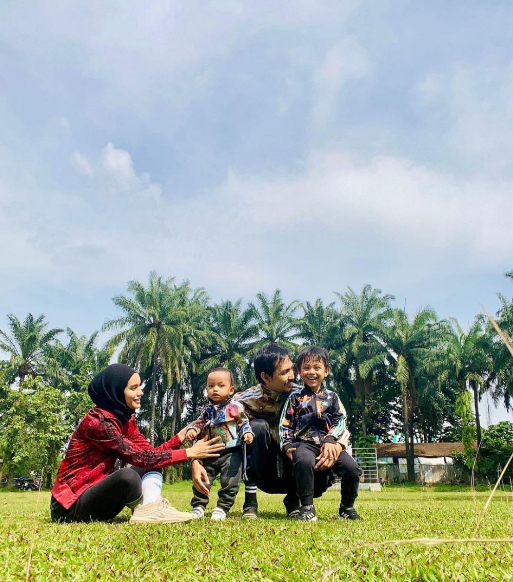 Jamilah istri bang Madit di Islam KTP sekarang jadi hot mama, intip 11 potretnya pas momong anak
