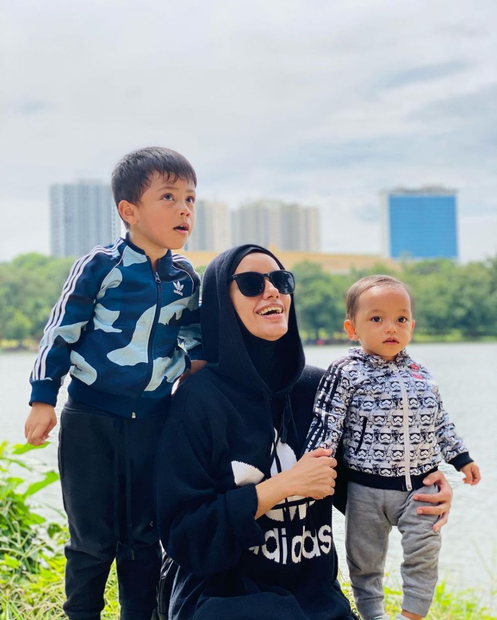 Jamilah istri bang Madit di Islam KTP sekarang jadi hot mama, intip 11 potretnya pas momong anak