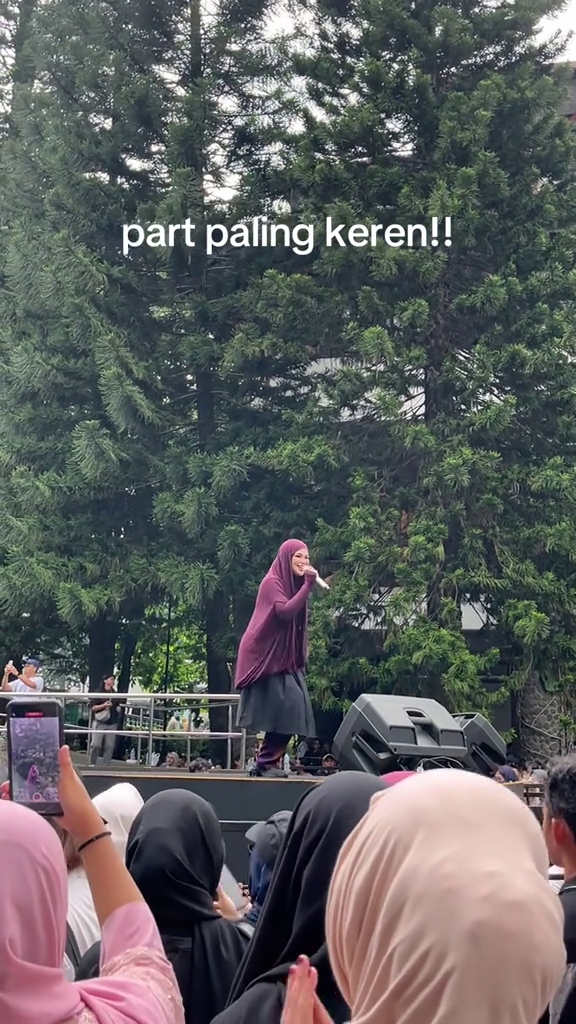 Perubahannya beda banget, ini 9 potret Sivia Azizah manggung pakai busana syari, tuai pujian