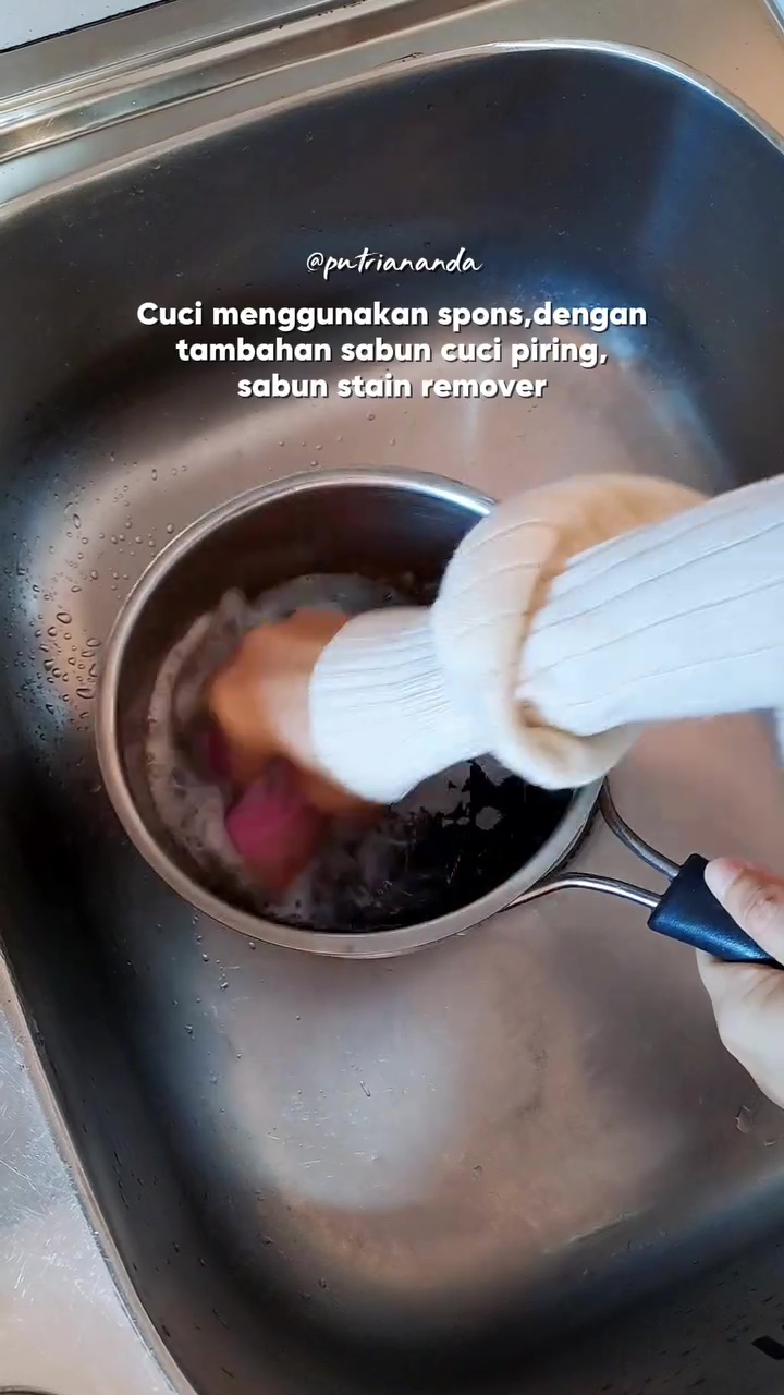 Nggak perlu panik panci gosong, ini trik baru mengatasinya biar effortless dan bikin kinclong