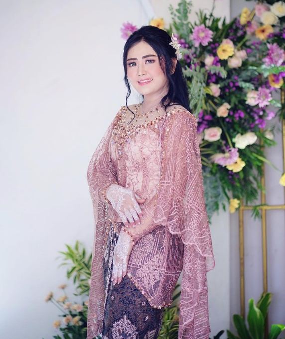 Paras cantiknya disebut saingi sang kakak, ini 11 transformasi Mella Rossa adik penyanyi Via Vallen