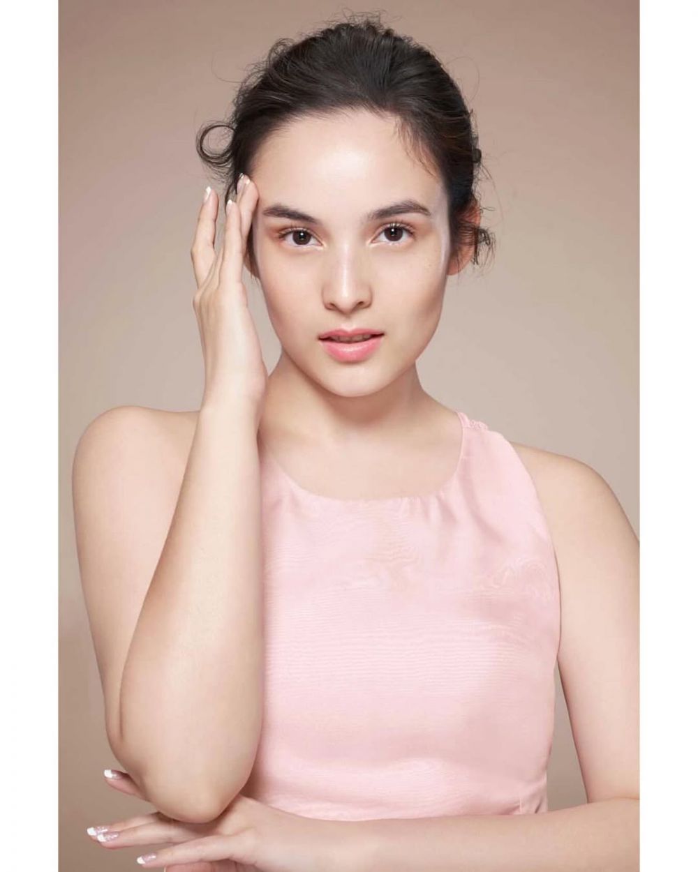 9 Potret transformasi Chelsea Islan dari awal karier, penampilan terbarunya gemoy bikin salfok