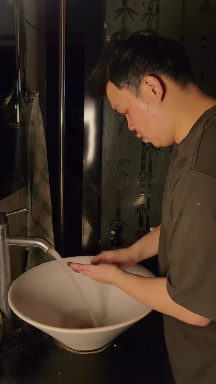 Cuci tangan tak kunjung bikin bau bawang hilang? Pria ini jelaskan alasan dan cara mengatasinya