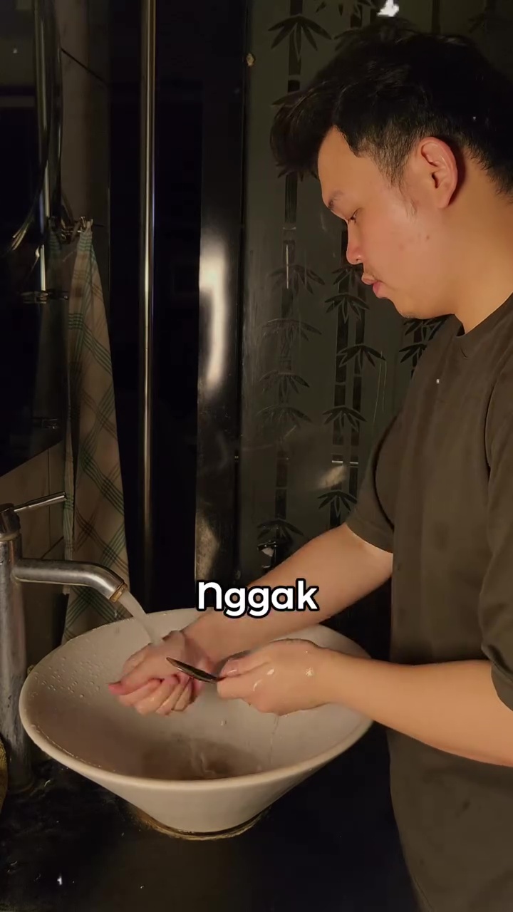 Cuci tangan tak kunjung bikin bau bawang hilang? Pria ini jelaskan alasan dan cara mengatasinya