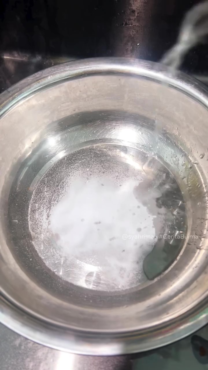 Kerak membandel di tatakan kompor auto rontok seketika cuma dalam 3 langkah tanpa repot direndam lama