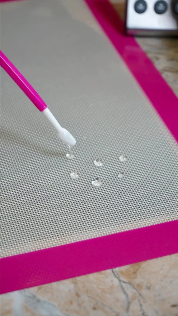 9 Potret Tasyi Athasyia bikin crepes cake jumbo bentuk bunga mawar, detail tetesan airnya bikin takjub